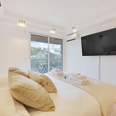 Charming With Ac & Balcony * Suresnes