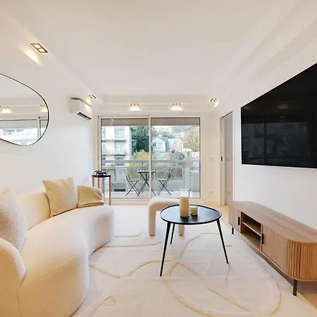 Charming With Ac & Balcony Apartamento Suresnes